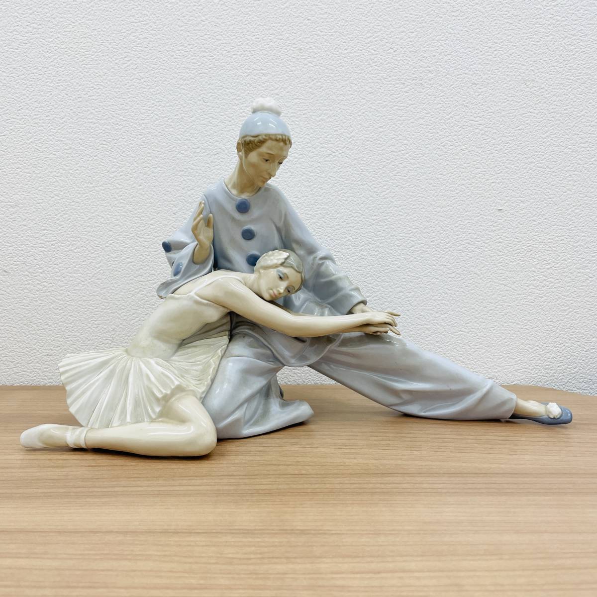 ギフト リヤドロ 5696 マンドリンを弾く少年 LLADRO | www.aosfiji.org