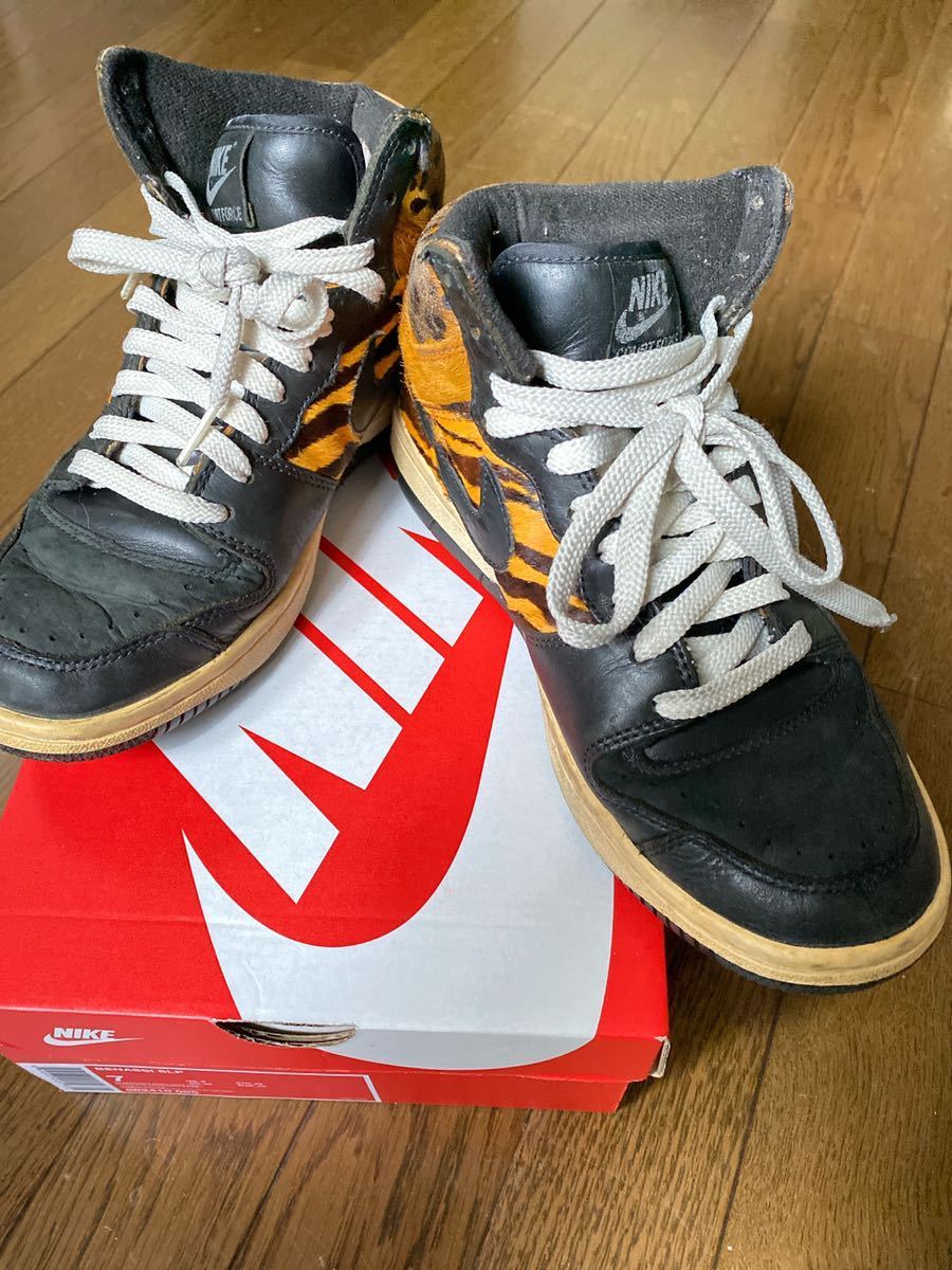 NIKE ナイキ スニーカー 靴 25cm 虎 豹柄 ヒョウ アニマル NIKE ナイキ スニーカー 靴 25cm 虎 豹柄 ヒョウ アニマル