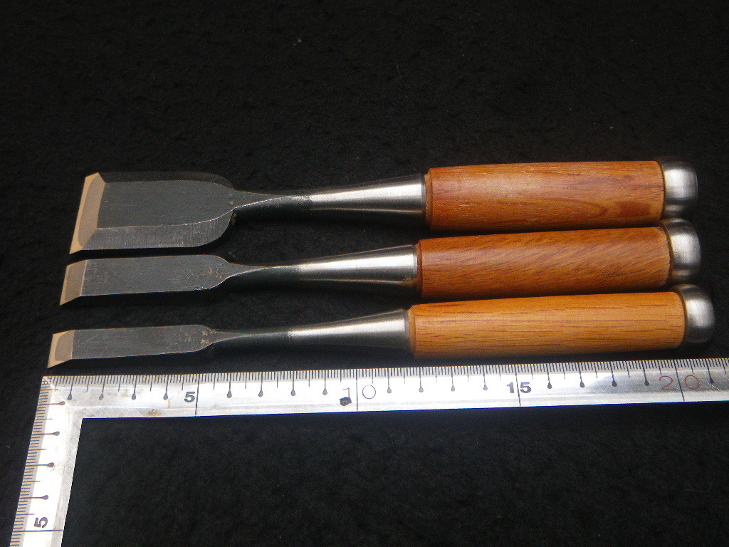 面取待 赤樫柄 造作鑿 36.2㎜ 16.5㎜ 12.5㎜ 追入 仕上げ 追入れ 面取待 赤樫柄 造作鑿 36.2㎜ 16.5㎜ 12.5㎜ 追入 仕上げ 追入れ