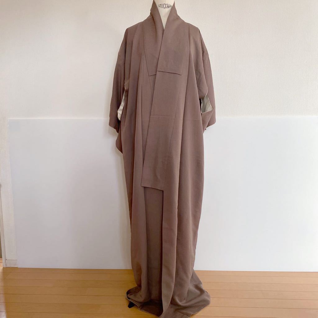 着物リメイク 正絹 着物 和装 加賀梅鉢 家紋 ココア色 虫喰い汚れ有り 古布 リメイク用 手芸 素材 生地 絹 無地 地模様