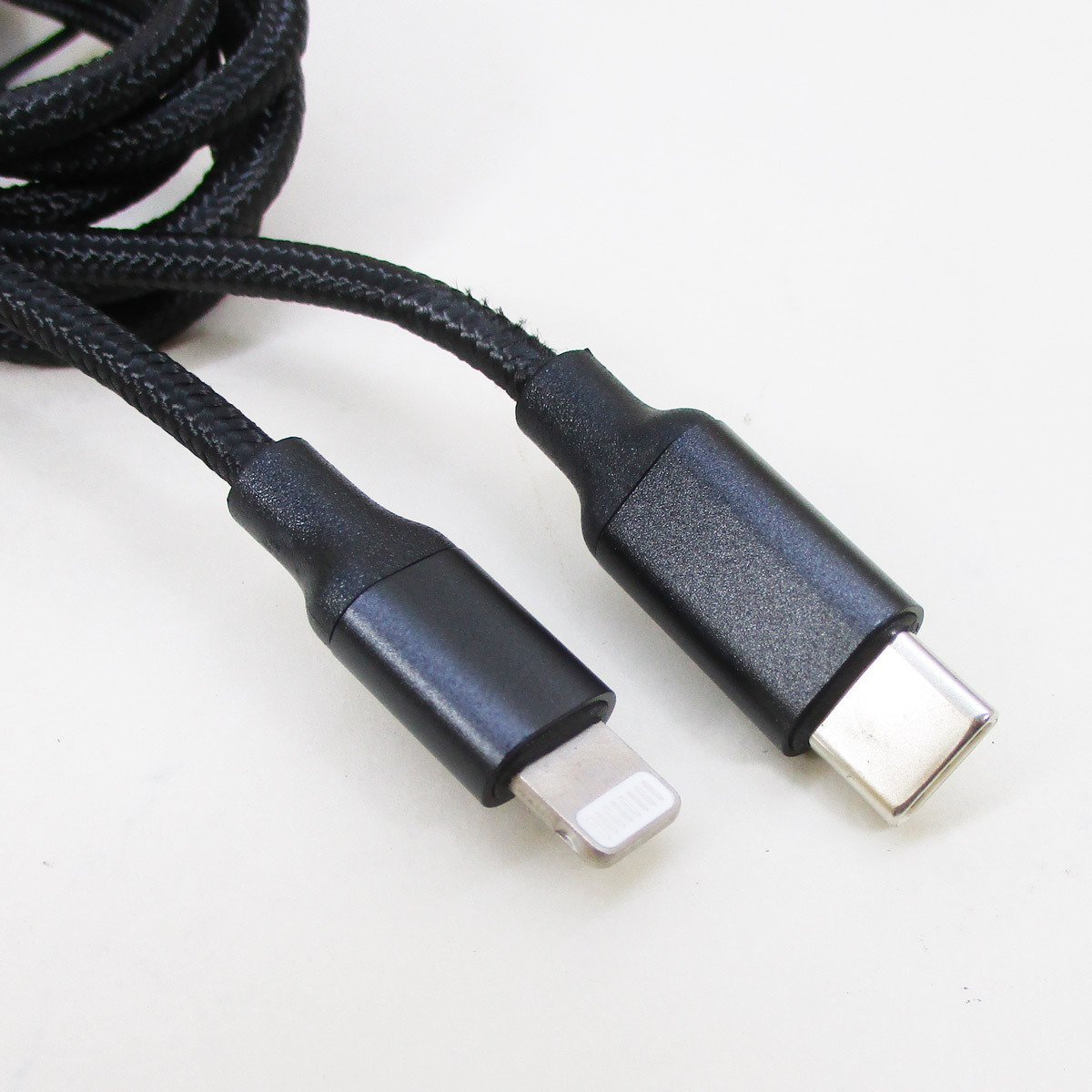 送料無料 ライトニングケーブル 1メートル Apple公式認定品 USB Type-C to Lightning 美和蔵 ブラック MCA-LC100K/0522ｘ１本_画像2