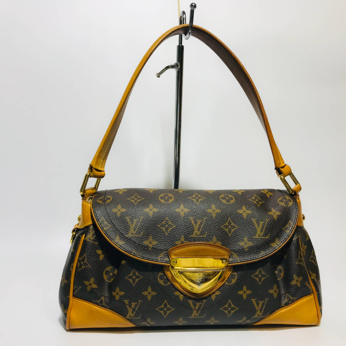 Sold at Auction: Louis Vuitton, Louis Vuitton Tasche M40120 Beverly GM