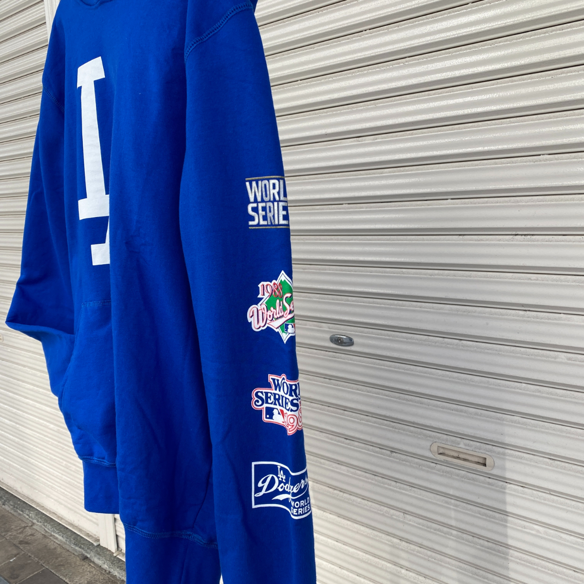 MLB公式 【3XL】ニューエラ NEW ERA ロサンゼルス ドジャース Los Angeles Dodgers MLB パーカー フーディー 綿100％ 青 ビッグロゴ 袖柄_画像3