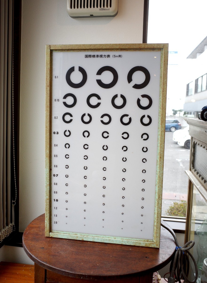 ○レトロな　視力検査 測定器　点灯します　シャビー 古道具のgplus広島　2203ｋ_画像2