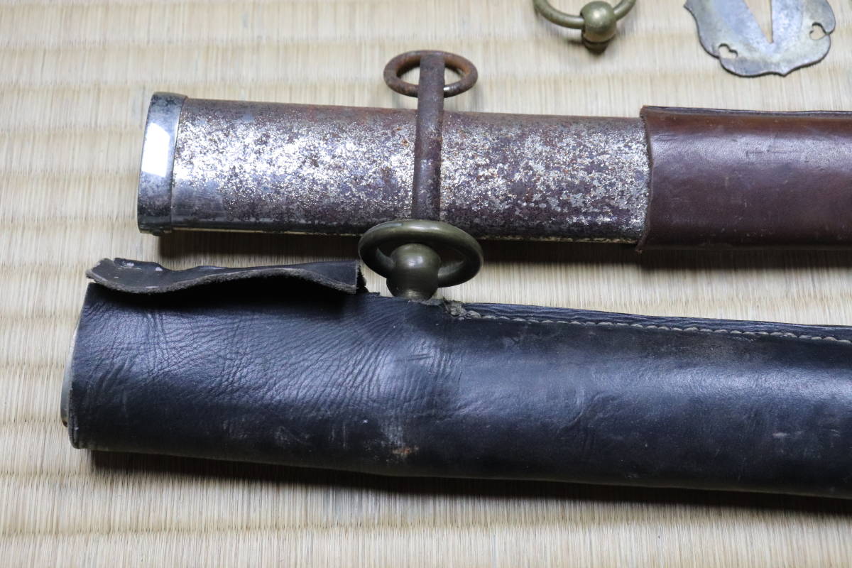 古い軍刀の鍔二枚と鞘二本と金具など まとめて 日本軍 海軍 n134(鍔 