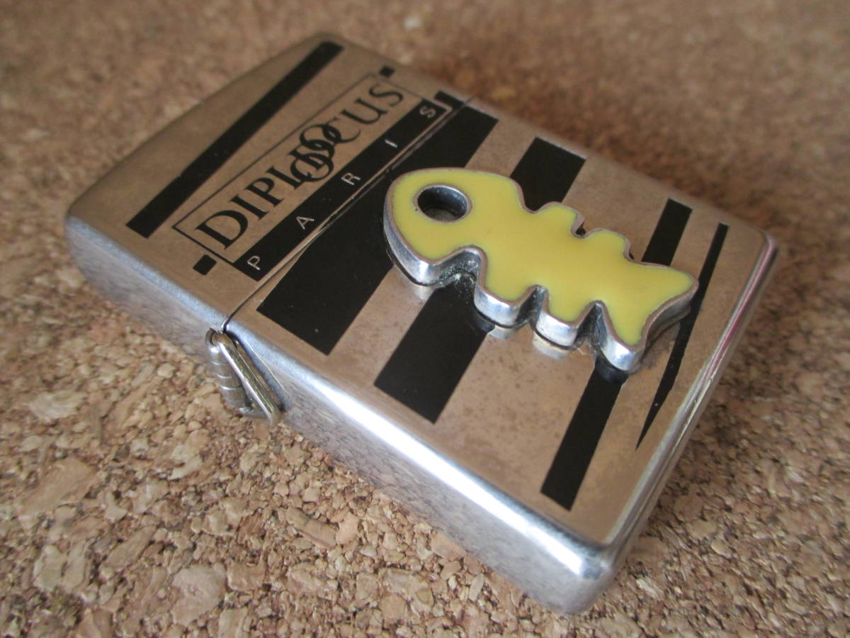 ZIPPO 『DIPLO DOCUS PARIS ディプロドクス パリ 三角環付き』1998年1月製造 フランス ファッション オイルライター ジッポー 廃版激レア