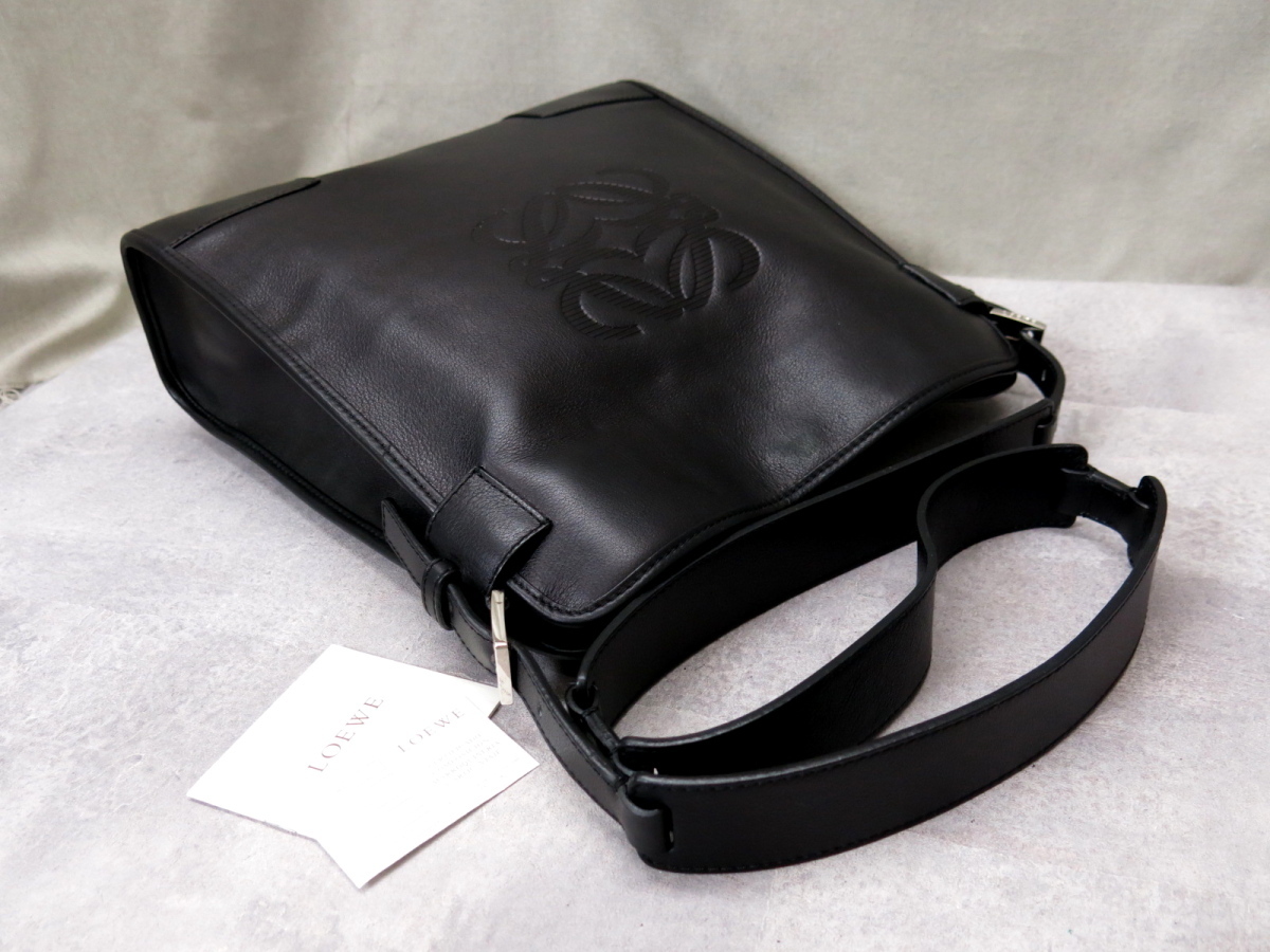 LOEWE ロエベ アナグラム○ロゴ型押し○カーフ レザー 本革 LOEWE ロエベ アナグラム○ロゴ型押し○カーフ レザー 本革