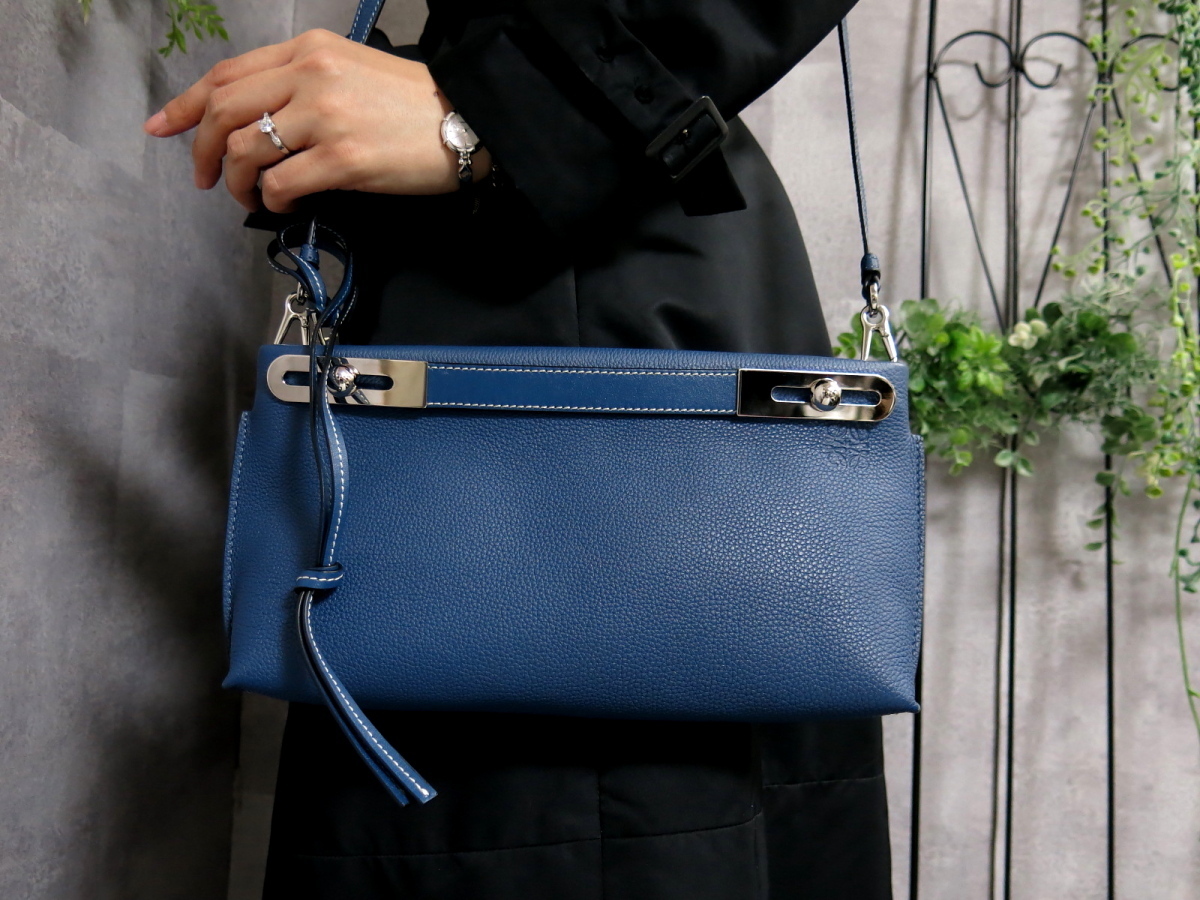 ○未使用○LOEWE ロエベ○ミッシー○アナグラム ロゴ型押し○カーフ