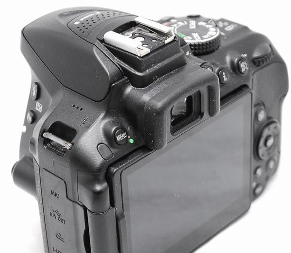 【超美品 8690ショット・付属品完備 豪華セット】Nikon ニコン D5300 AF-S 18-140mm VR_画像6