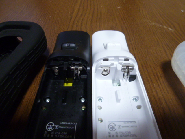 RSJN043【送料無料 動作確認済】Wii リモコン モーションプラス ジャケット ストラップ　ヌンチャク　ブラック　ホワイト 純正品 2個セット
