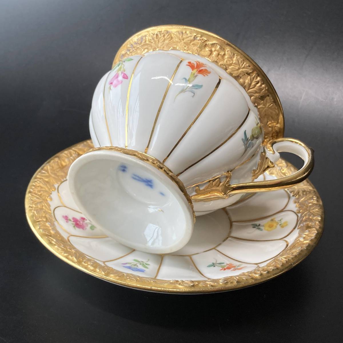 最高峰の逸品】マイセン Xフォーム グランツゴールド『宮廷の小花