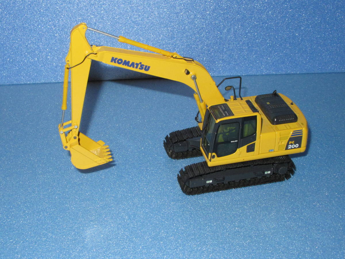 匿名送料無料 ★コマツ KOMATSU 建機 ダイキャストモデル PC200-8 ミニチュア ★1/50 即決！コベルコ 住友建機 ヤンマー 日立建機 タダノ_画像1