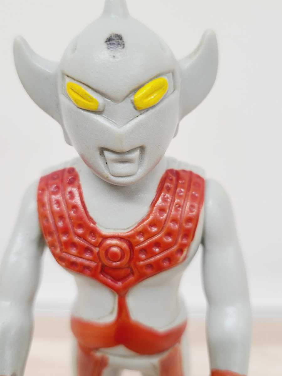 当時物 ウルトラマンタロウ ソフビ人形 1973年~1974年頃 色合い 当時物 ウルトラマンタロウ ソフビ人形 1973年~1974年頃 色合い