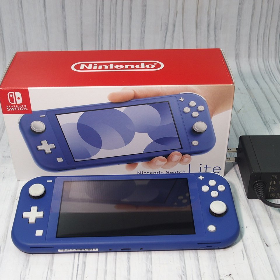 m002 A2【任天堂 NINTENDO SWITCH スイッチライト ブルー 本体 充電器