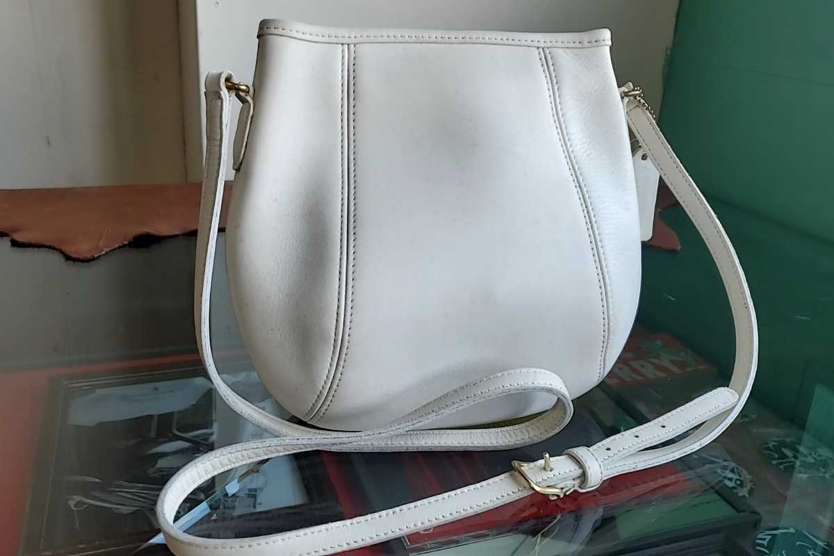 9*90s USA made Old Coach OLD COACH shoulder bag No.M6D-9990 white rare leather America bookbinding leather USED used 