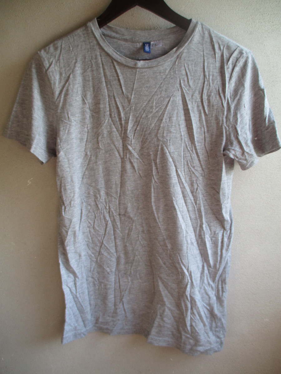 [H&M] футболка мужской размер :XS цвет : серый длина :64 ширина :42 ширина плеча :40/NAO