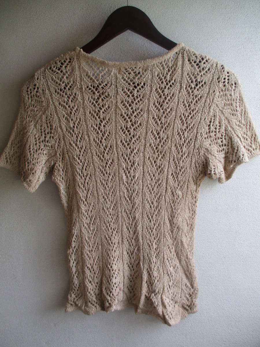 [cantwo] knitted lady's size :M color : beige length :51 width of a garment :38 shoulder width :36/JAE