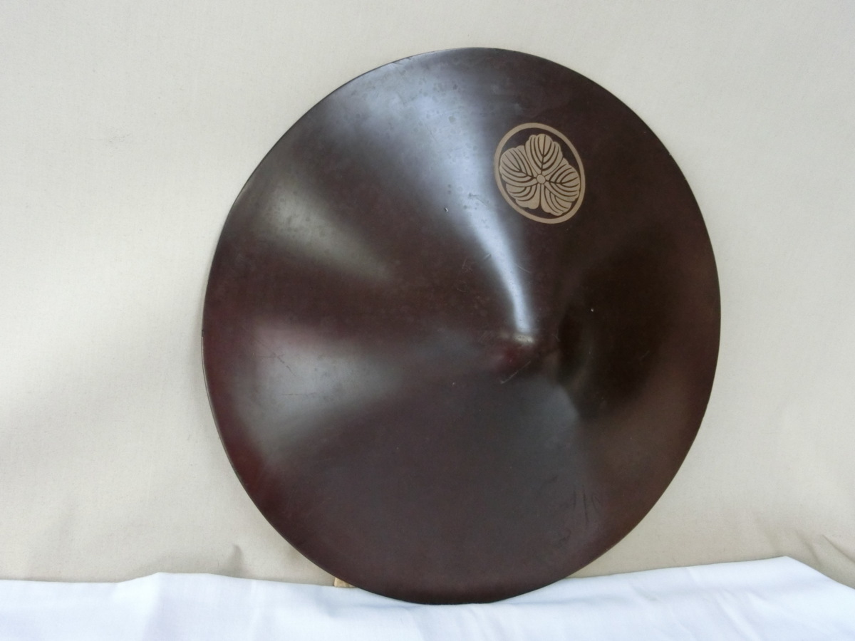 歴史資料!【鎧部品 陣笠 家紋入り 漆塗り 武具 甲冑 】◇はいだて 脛