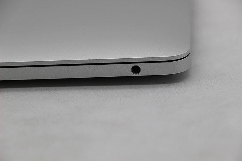 ◎Apple MacBook Pro 13-inch, 2016 Two Thunderbolt 3 ports MLUQ2J/A