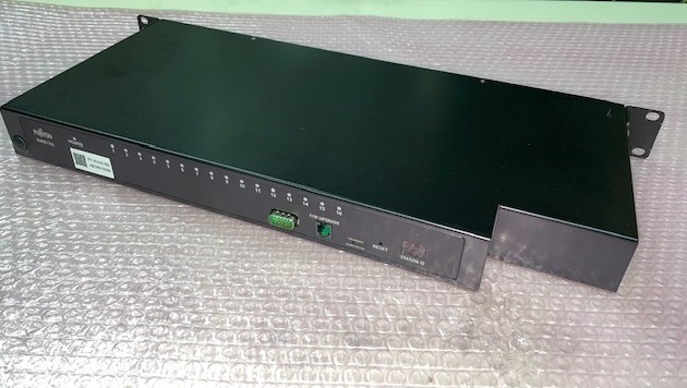 ◎ Fujitsu アナログKVMスイッチ 16ポート PY-KVAA162 (F00748)
