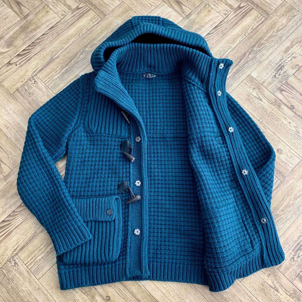 B04 バーニーズニューヨーク 鮮やかな色合い BARNEYS NEWYORK 編み込み ニット ダッフルコート ジャケット ミドル丈 M グリーン 緑 秋冬(Mサイズ)|売買されたオークション情報、yahooの商品情報をアーカイブ公開 - オークファン(aucfan.com) B04 バーニーズニューヨーク 鮮やかな色合い BARNEYS NEWYORK 編み込み ニット ダッフルコート ジャケット ミドル丈 M グリーン 緑 秋冬(Mサイズ)|売買されたオークション情報、yahooの商品情報をアーカイブ公開 - オークファン(aucfan.com)