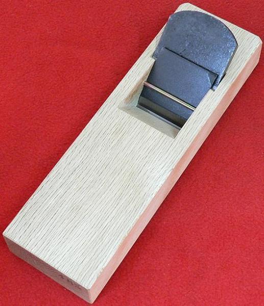 □常三郎 春蘭 青鋼 ヒナ平鉋 押金付 白樫 42mm 5寸5分台 かんな