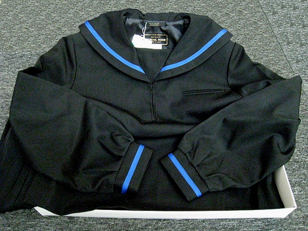 ☆女子中学生制服☆青森県弘前市立第五中学校☆珍しい黒地に ☆女子中学生制服☆青森県弘前市立第五中学校☆珍しい黒地に