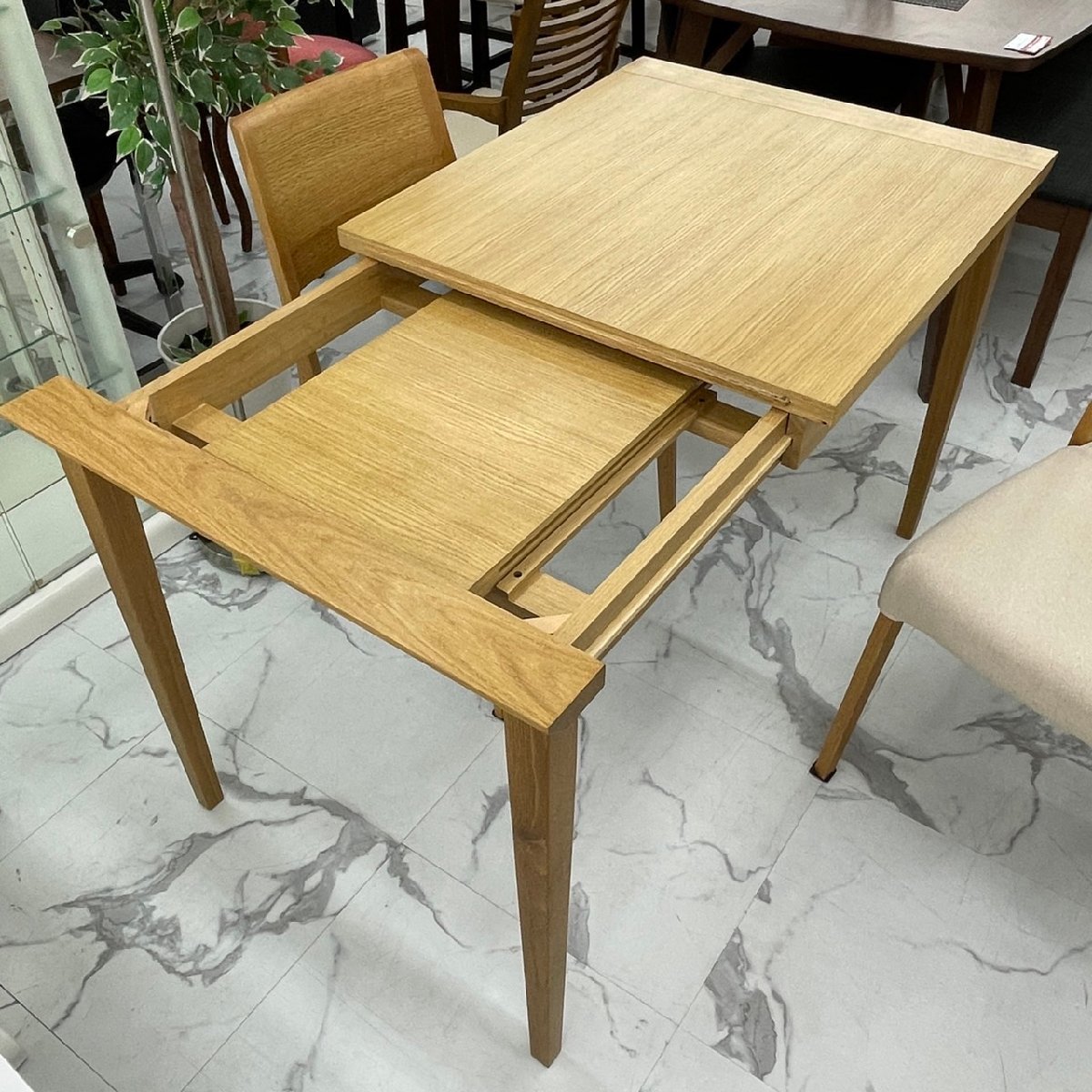 大塚家具)伸長式ダイニングテーブル オクト、チェア シネマ B セット