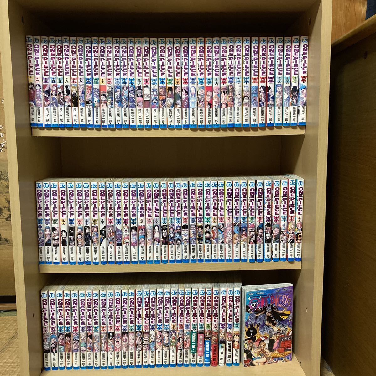 関連本多数!送料無料!ワンピース全巻セット 1〜101巻+関連本10 関連本多数!送料無料!ワンピース全巻セット 1〜101巻+関連本10