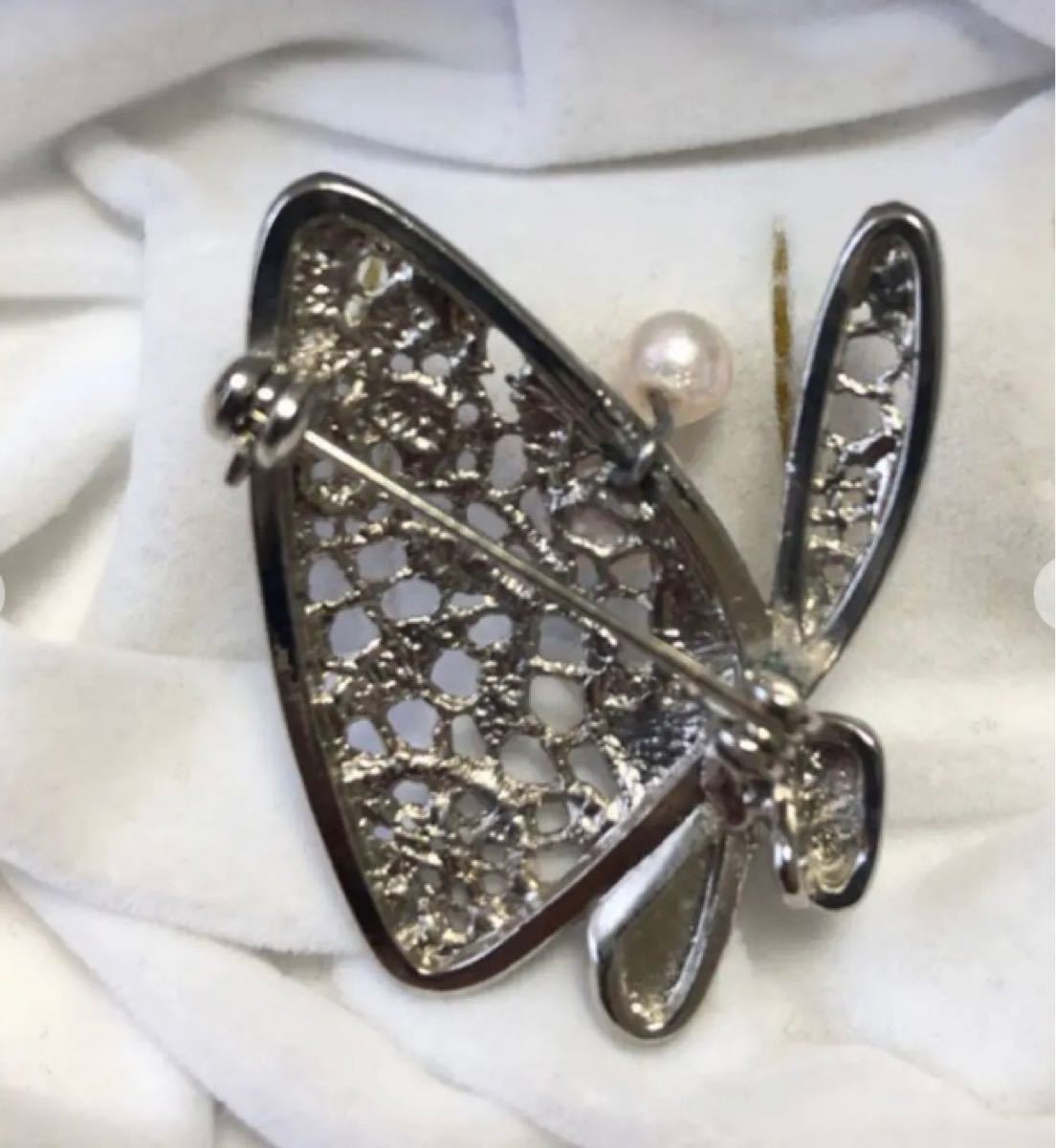 あこや真珠　ブローチ　蝶デザイン　約7〜5.5ミリ　シルバーカラー