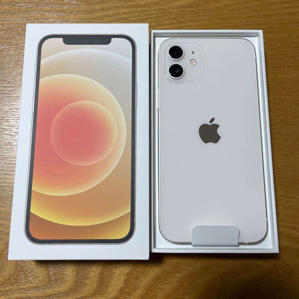 こちらの iPhone - 新品未使用 アップル iPhone12 64GB ホワイト au