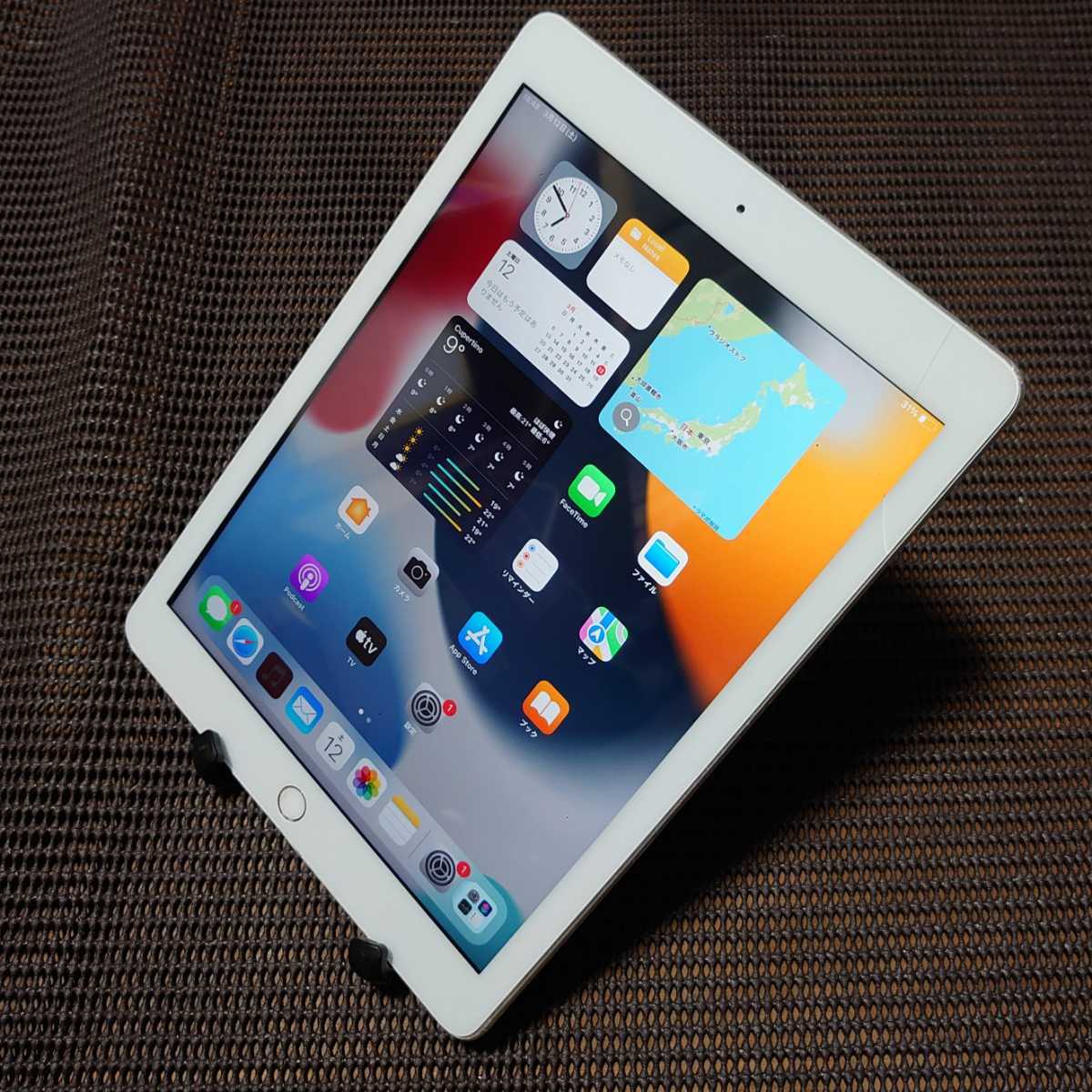 完動品液晶無傷iPad第6世代(A1893)本体32GBシルバーWi-Fiモデル