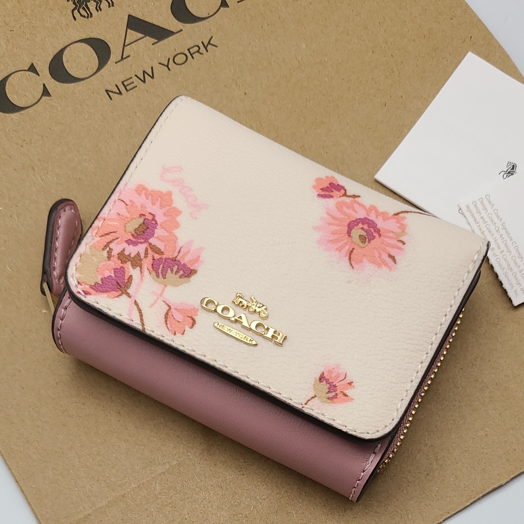 新作 新品 COACH 折り財布 花柄(¥12,800) sler.com.br