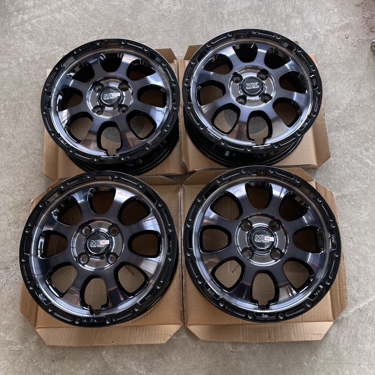 人気ブランドを 新色 マッドクロスグレイス 14×4.5J 45 100-4H ブラック