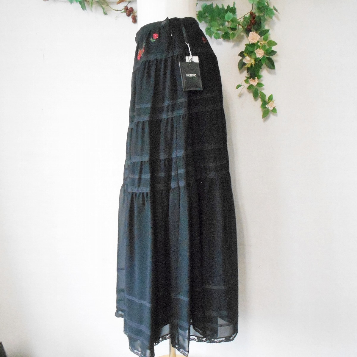 未使用 インゲボルグ INGEBORG お花 刺繍 の 素敵 な シースルー ギャザー スカート 黒 日本製 M_画像6