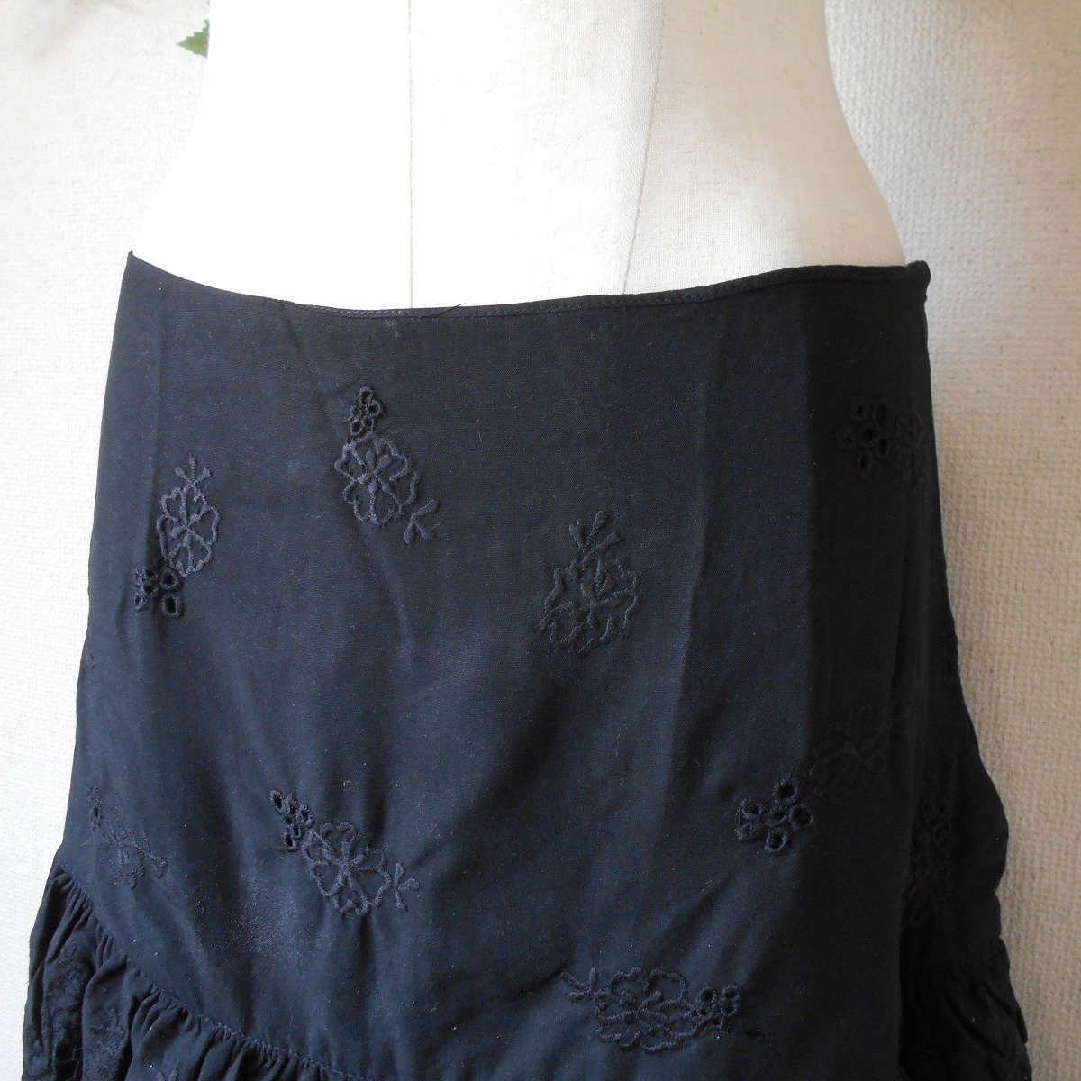 未使用 グラムディ ワークス GLAMDY WORKS レディース 用 カットワーク 刺繍 の 素敵 な スカート 黒 2_画像3