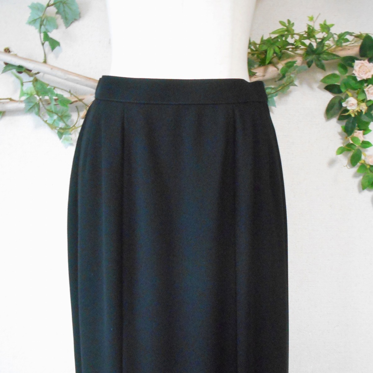 美品 アトリエ アイ ATELIER ai 裾 フリル の お洒落 な ロング スカート 黒 日本製 11の画像2