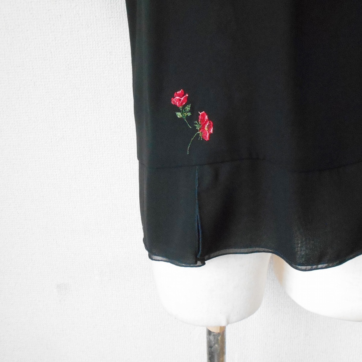 未使用 インゲボルグ INGEBORG お花 刺繍 の 素敵 な シースルー ブラウス 黒 日本製 M_画像4