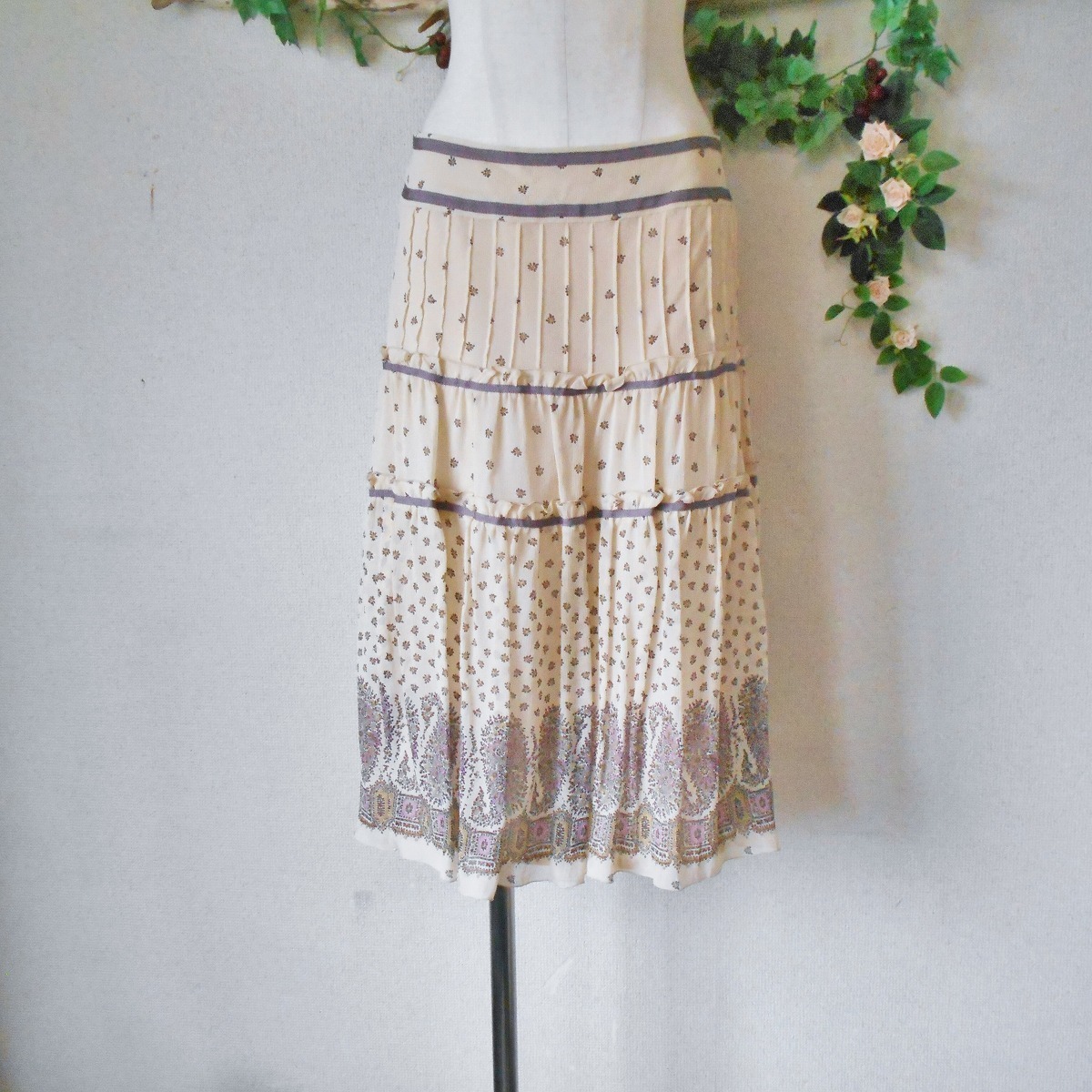 株）ワールド ヴォイスメール VOICEMAIL 絹 シルク 100% フリル の 可愛い スカート 日本製 40