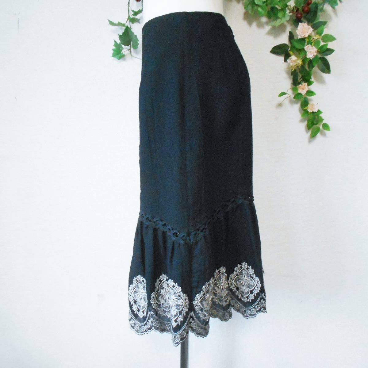 レストローズ LEST ROSE 春夏秋 刺繍 の 素敵 な スカート 黒 日本製 M_画像6