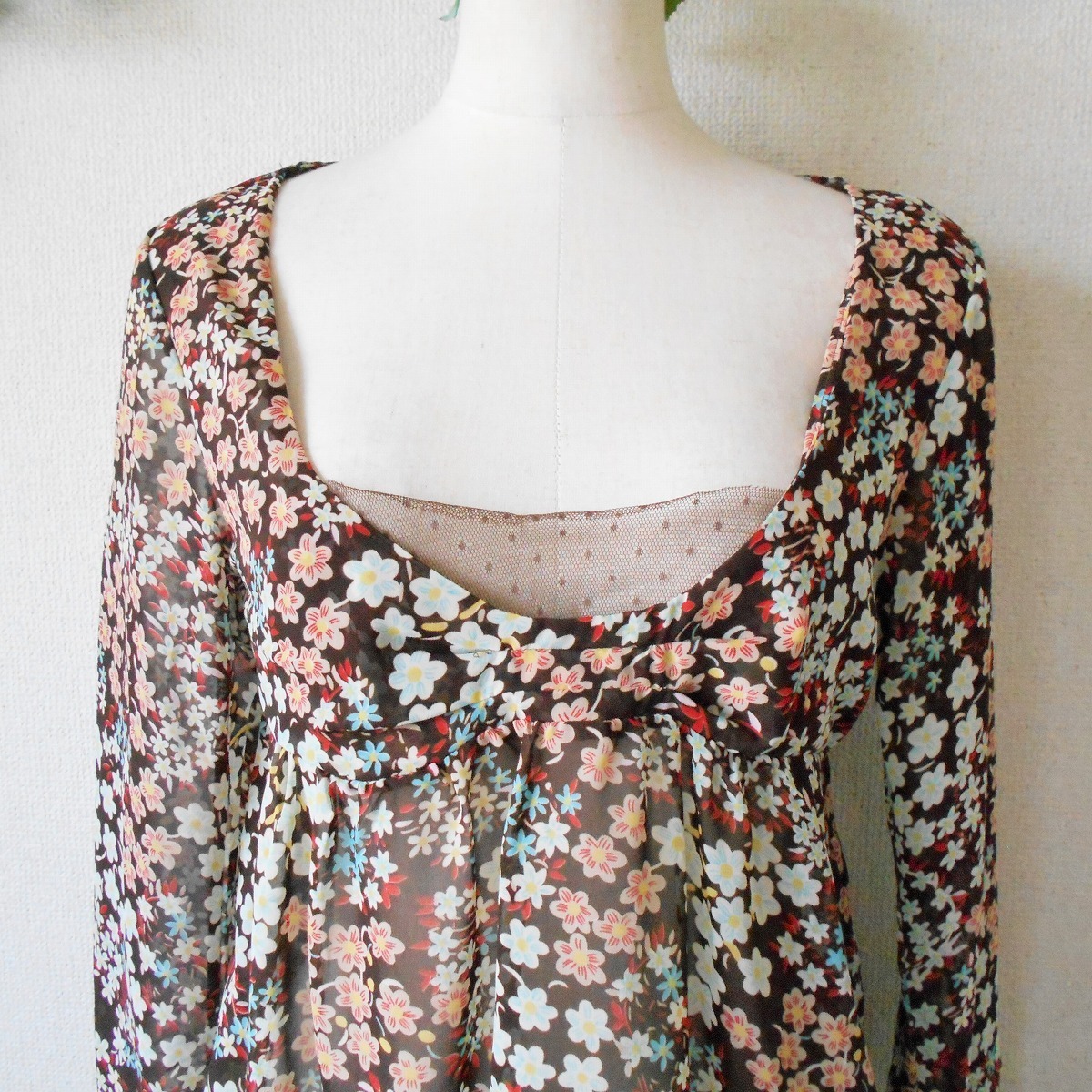 iiMK I I.M ke- Michel Klein chu-ru. taking .. pretty floral print blouse 38