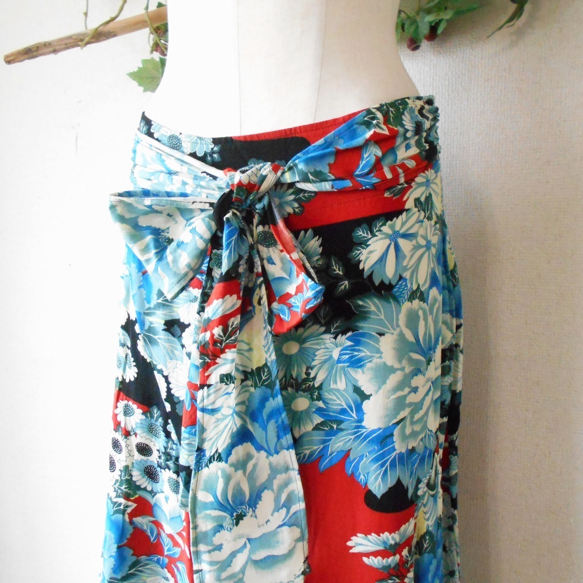 未使用 グラムディ GLAMDY 和柄 プリント の お洒落 な スカート 日本 