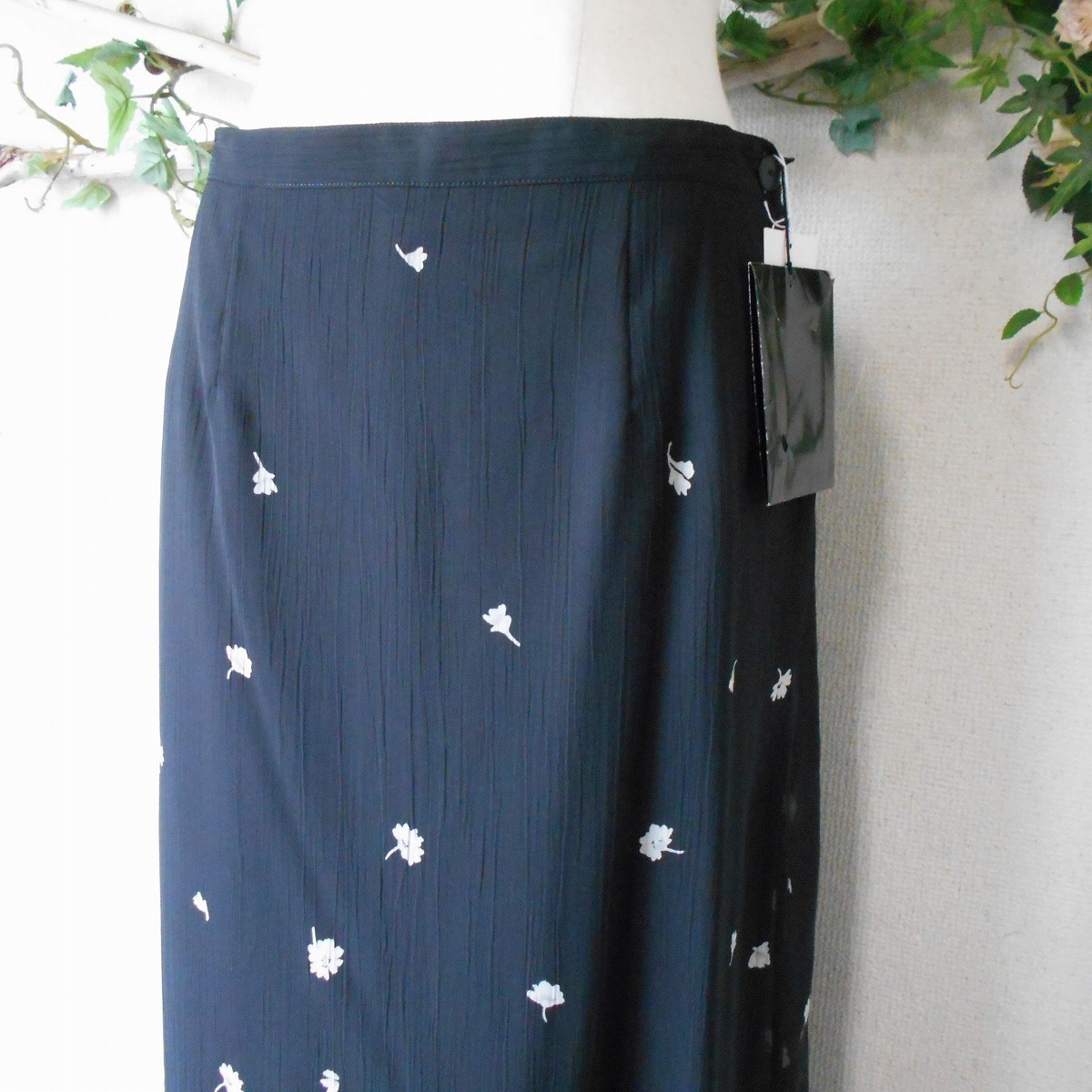 未使用 インゲボルグ INGEBORG 春夏 向き シースルー ブラック 花柄 の 素敵 な ロング スカート 日本製 M_画像3