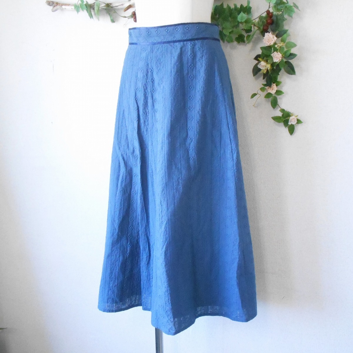 レッセパッセ LAISSE PASSE 春夏 向き 刺繍 の 可愛い スカート 38（株）ルック_画像4