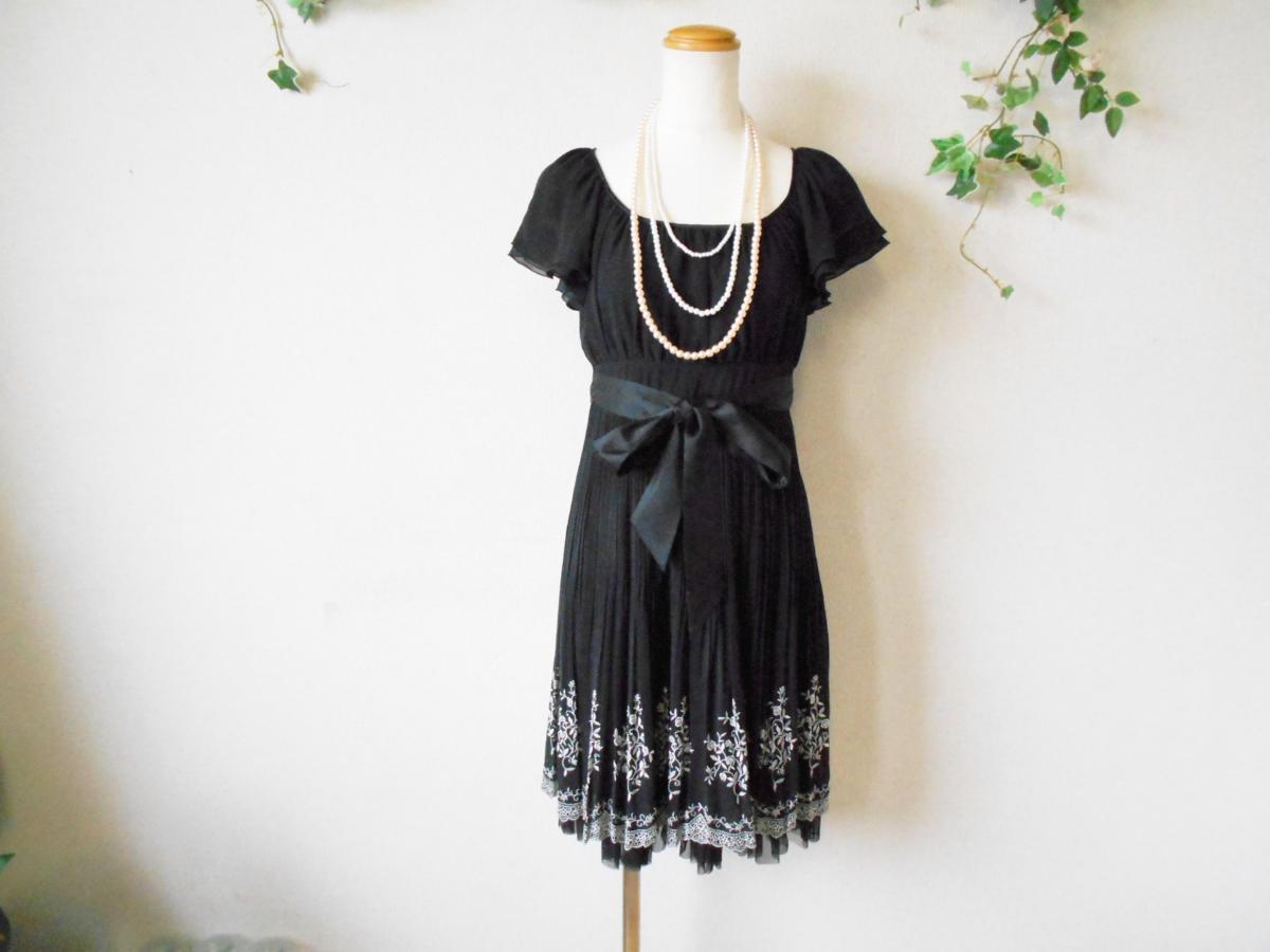 美品 レストローズ LEST ROSE 裾 チュール 使用 刺繍 の 素敵 な ワンピース 黒 2