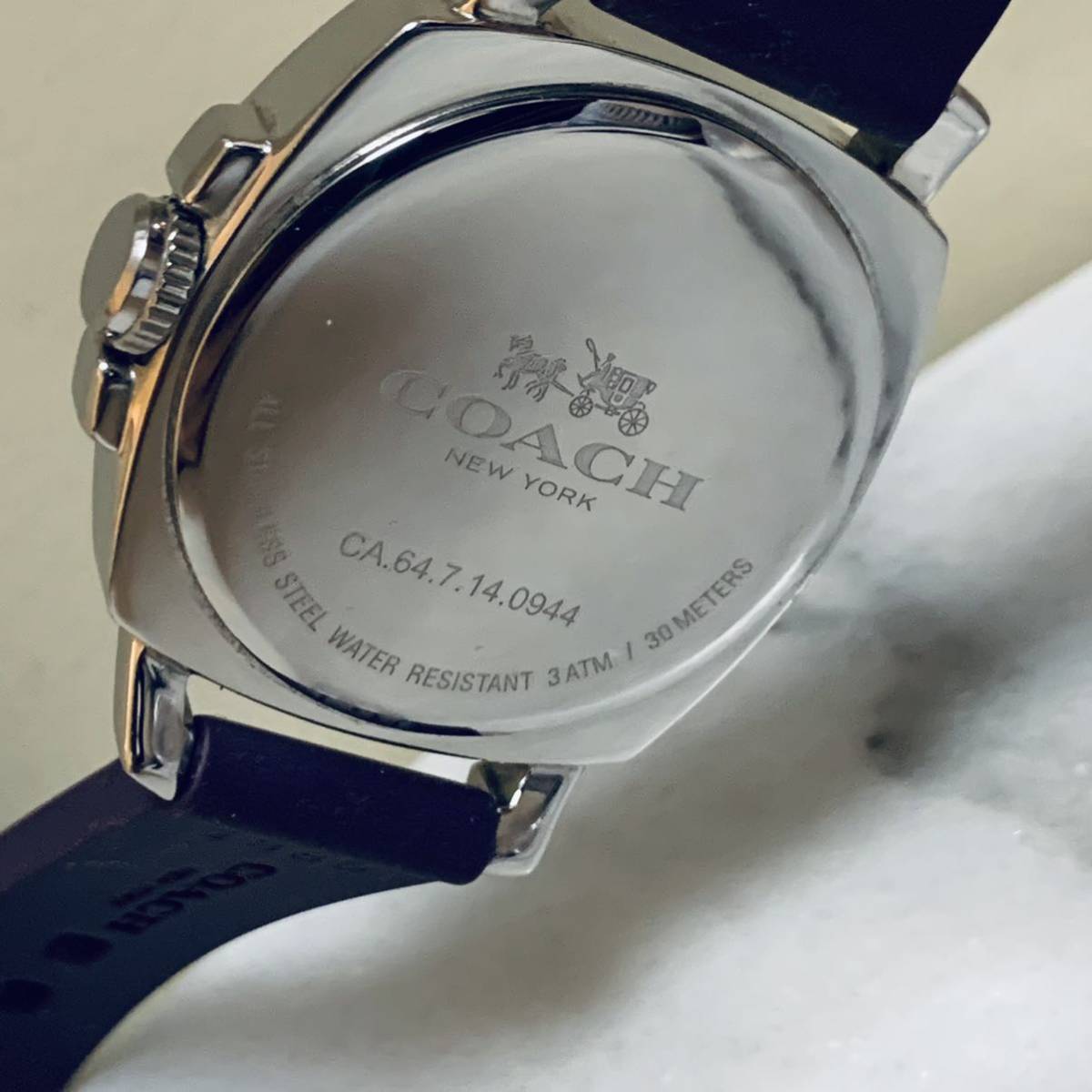 極美品 COACH コーチ 腕時計 時計 高級ブランド ラバーベルト 紫 極美品 COACH コーチ 腕時計 時計 高級ブランド ラバーベルト 紫