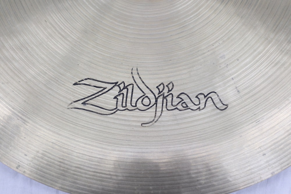 Vintage 70年代 Zildjian old A Swish 18インチ 白抜きロゴ 1,366g