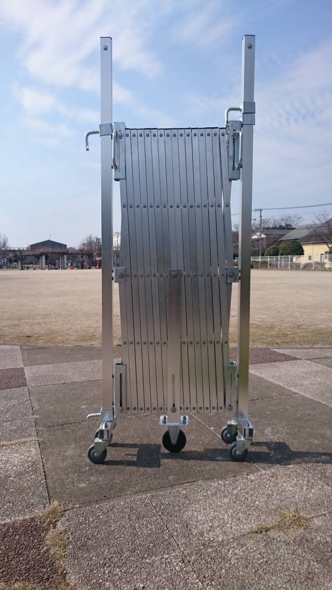 訳有品】キャスターゲート 門扉 伸縮門扉 6m×1.6m 工事現場 土木 訳有品】キャスターゲート 門扉 伸縮門扉 6m×1.6m 工事現場 土木