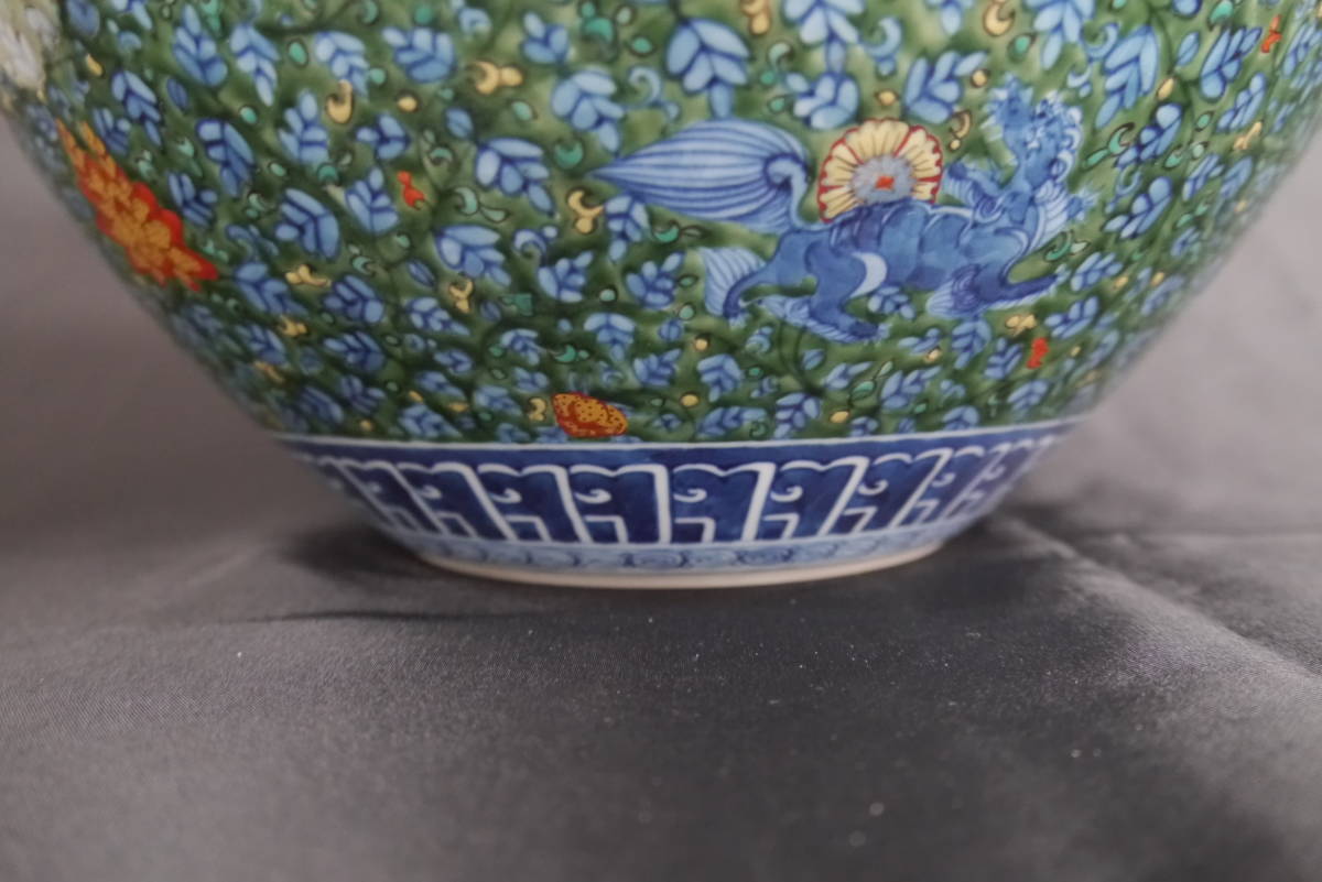 美品 村上玄輝 作 有田焼 花瓶 緑彩獅子唐草文様 染錦/染付 壺/壷/花器