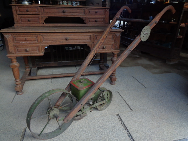 アメリカンアンティーク手押し種蒔き器】1919sガーデニング車輪